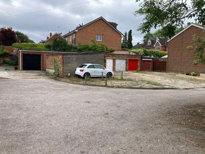 Tanhouse Lane, Wokingham, Land