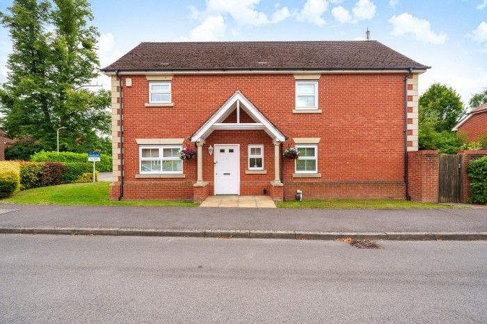 Images for Landen Grove, Wokingham EAID: BID:wokingham