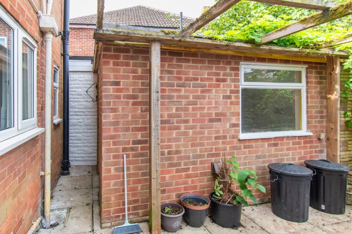 Images for Silverdale Road, Earley, Reading EAID: BID:earley