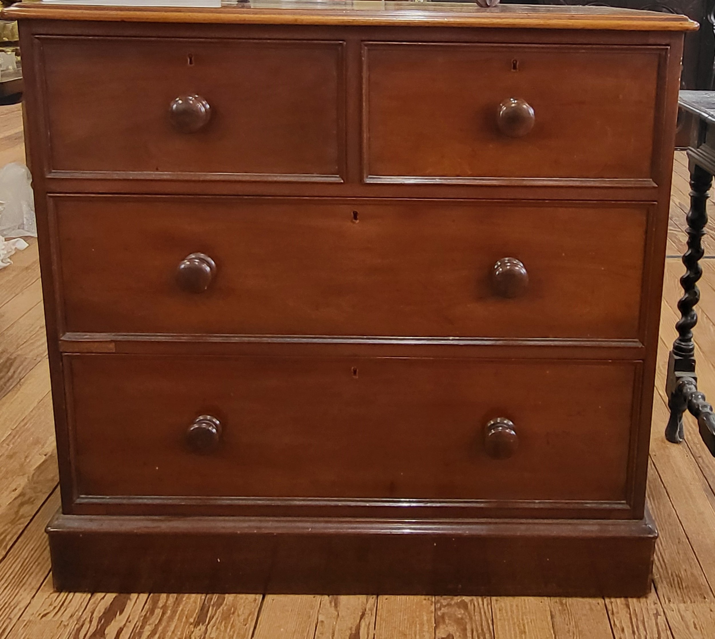 chest of drawers